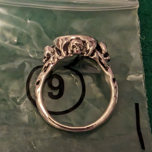 Pirates Of The Caribbean Ring Captain Jack Sparrow Finches Skull Green Crystal 9 - Picture 8 of 13